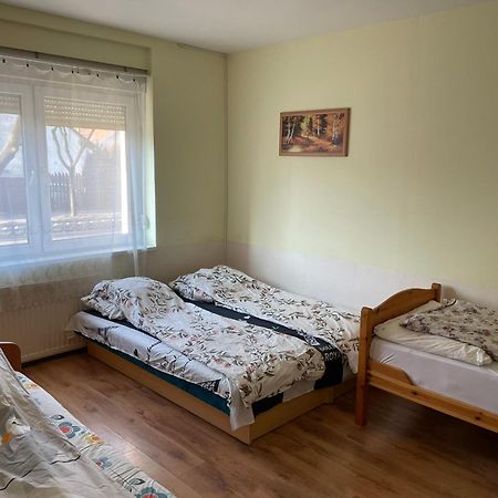 Red Locomotive Apartment ブダペスト エクステリア 写真